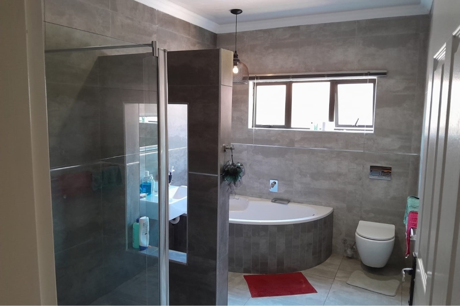 3 Bedroom Property for Sale in Flamwood North West